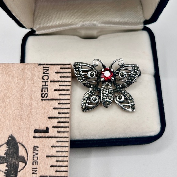 Vintage 925 Victorian Sterling Silver Marcasite Red Garnet Butterfly Brooch - Picture 4 of 9